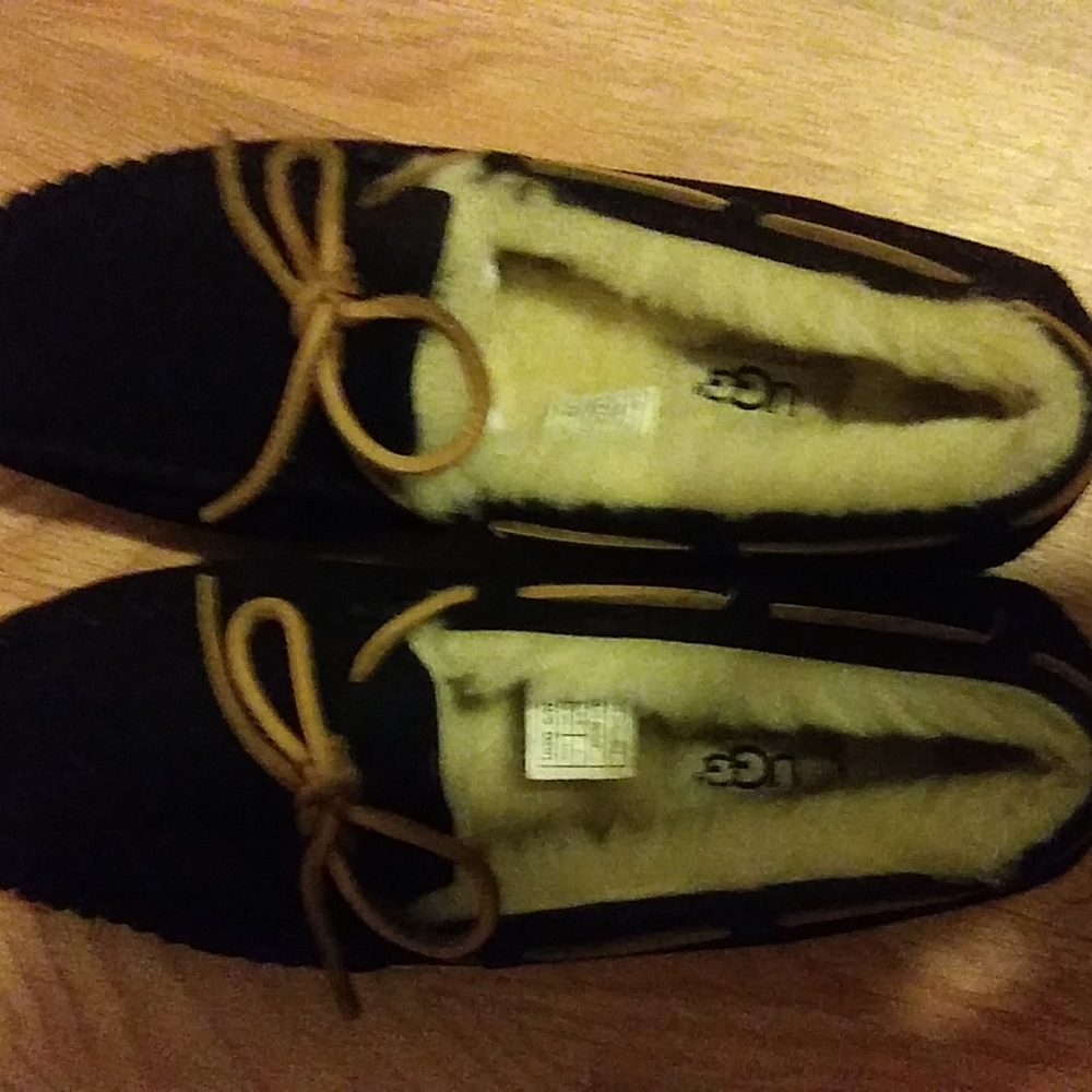 UGG BLACK